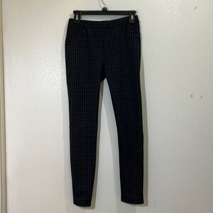 Sanctuary black/ gray plaid skinny pants. Size Small
